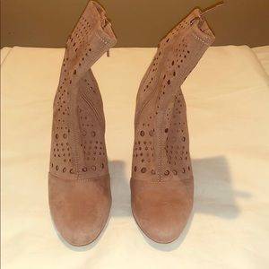 Women’s 9M Steve Madden Ennie Boots -Blush